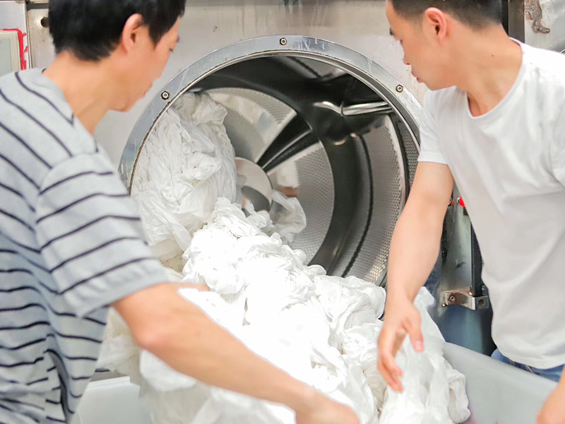 [布草洗涤厂家]工业洗衣机的安全使用和维护保养必不可少